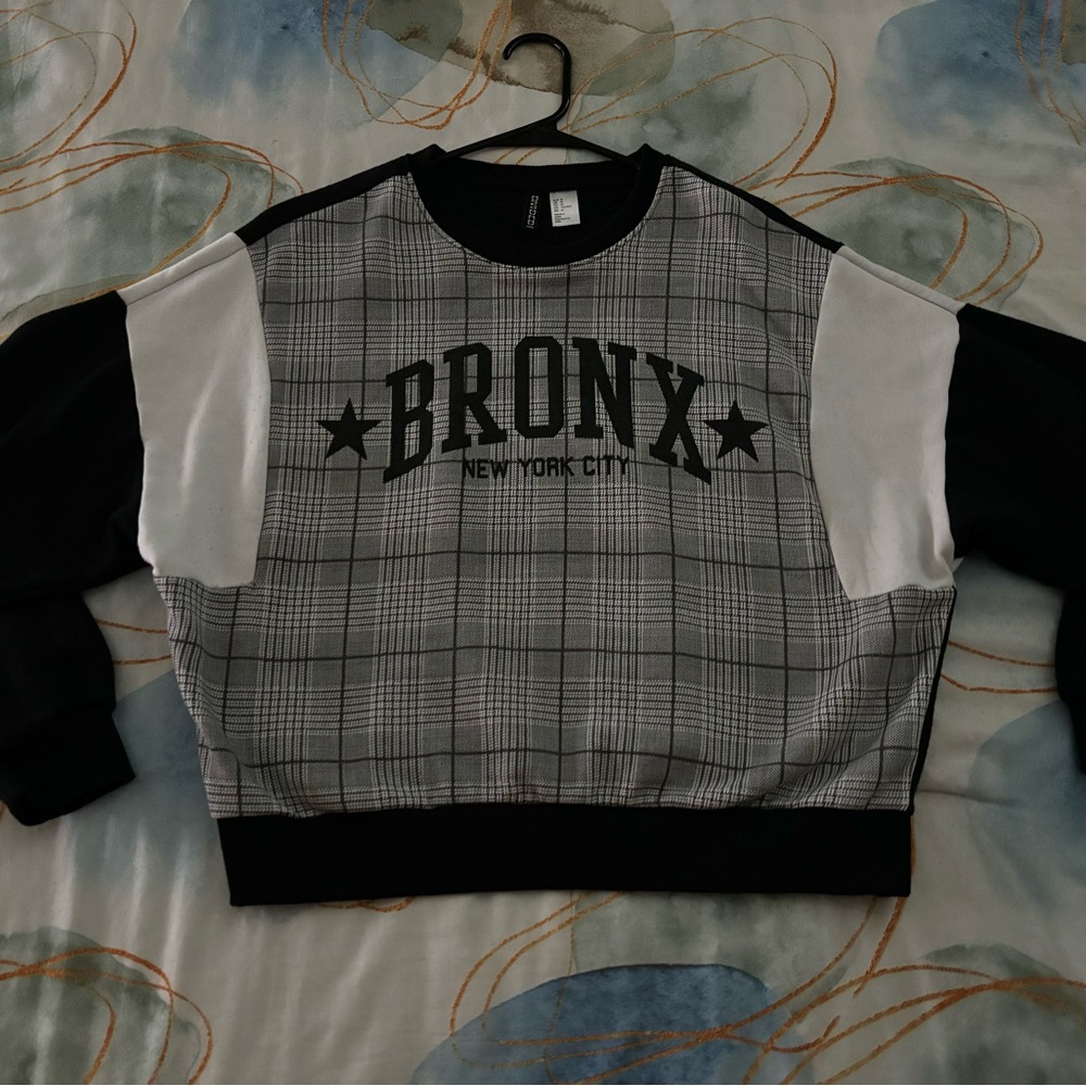 H&M brand cropped sweatshirt
